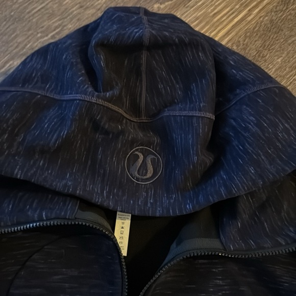 NWT LULULEMON SCUBA HOODY. Blue w gray. Size 12 - Picture 4 of 7